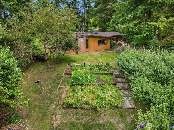 13633 SE 1st Street, Bellevue WA 98005