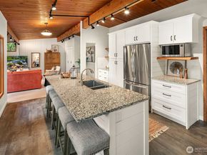 13633 SE 1st Street, Bellevue WA 98005