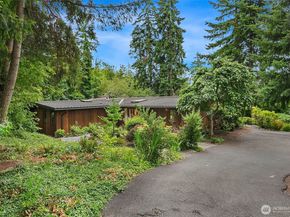 13633 SE 1st Street, Bellevue WA 98005