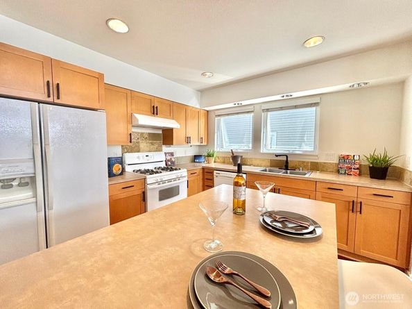 6719 35th Place S, Seattle WA 98118