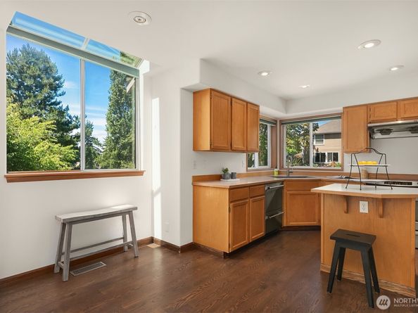 1613 Hoquiam Place NE, Renton WA 98059