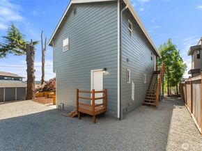 4812 33rd Avenue NE, Seattle WA 98105