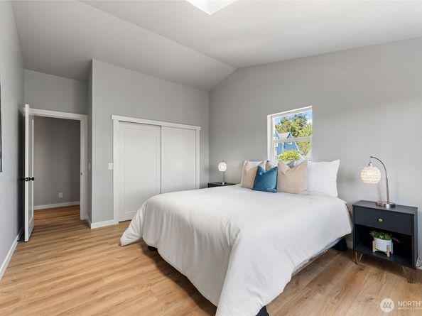4812 33rd Avenue NE, Seattle WA 98105