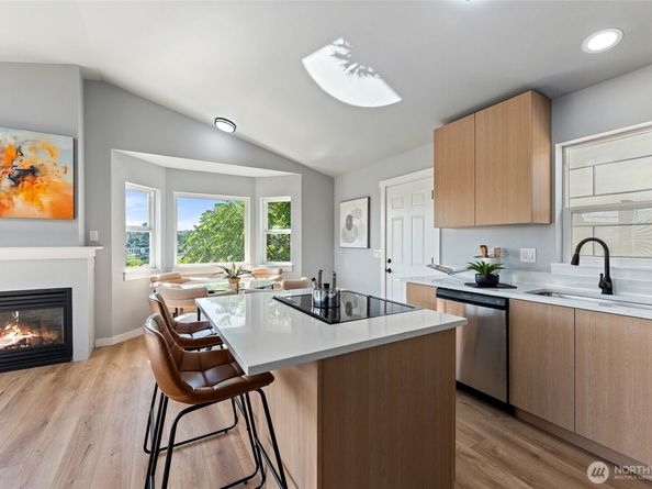 4812 33rd Avenue NE, Seattle WA 98105
