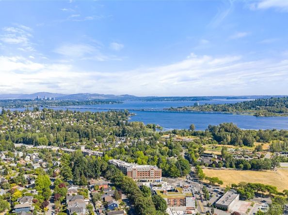 4812 33rd Avenue NE, Seattle WA 98105