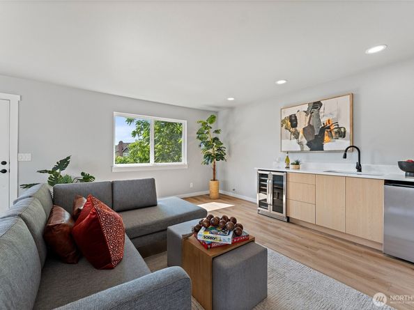 4812 33rd Avenue NE, Seattle WA 98105