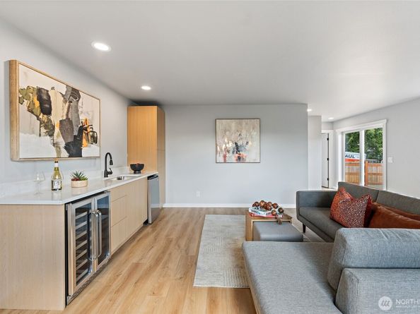 4812 33rd Avenue NE, Seattle WA 98105