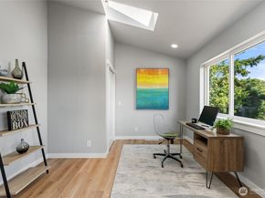 4812 33rd Avenue NE, Seattle WA 98105