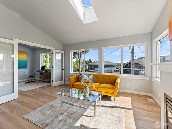 4812 33rd Avenue NE, Seattle WA 98105