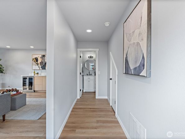 4812 33rd Avenue NE, Seattle WA 98105