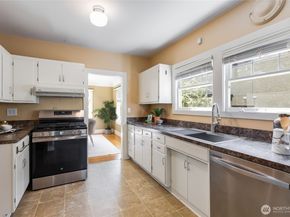 8607 15th Ave NE, Seattle WA 98115