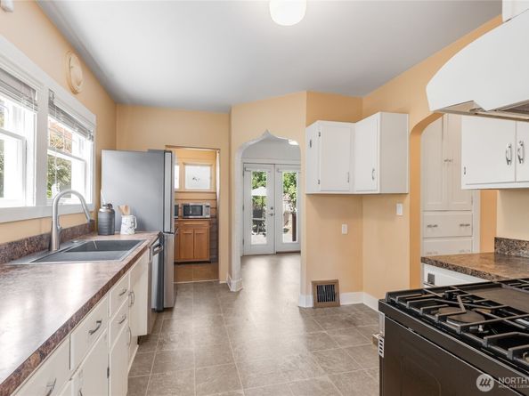 8607 15th Ave NE, Seattle WA 98115