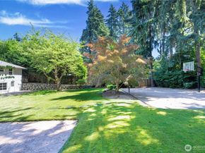 10425 SE 22nd Street, Bellevue WA 98004