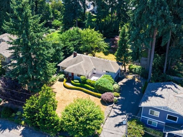 10425 SE 22nd Street, Bellevue WA 98004
