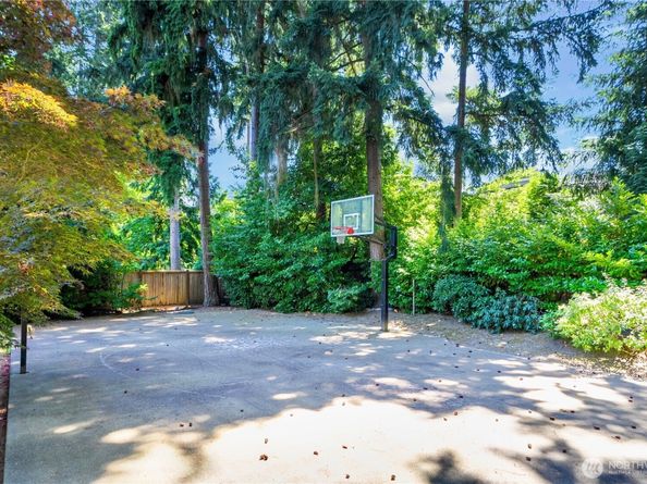 10425 SE 22nd Street, Bellevue WA 98004