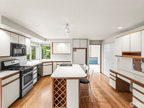 2426 SE Celebrity Court, Port Orchard WA 98367