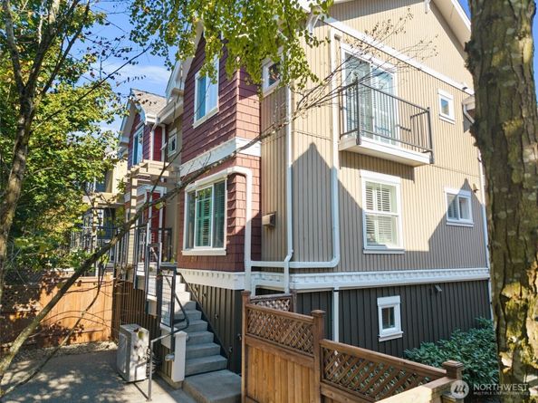 7406 4th Avenue NE, Seattle WA 98115
