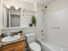 7406 4th Avenue NE, Seattle WA 98115