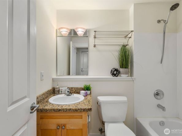 7406 4th Avenue NE, Seattle WA 98115