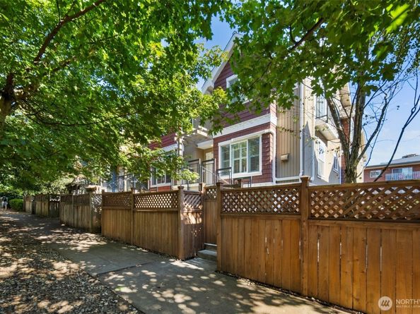 7406 4th Avenue NE, Seattle WA 98115