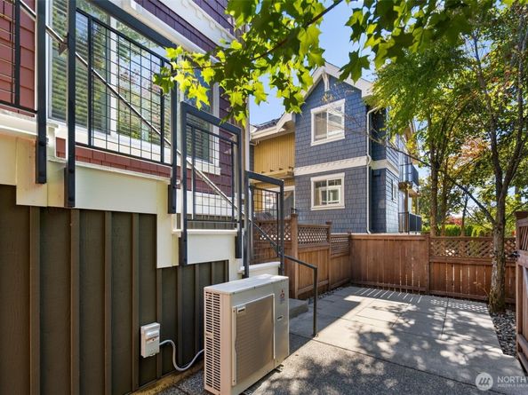 7406 4th Avenue NE, Seattle WA 98115