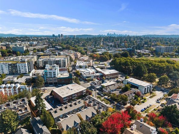 7406 4th Avenue NE, Seattle WA 98115