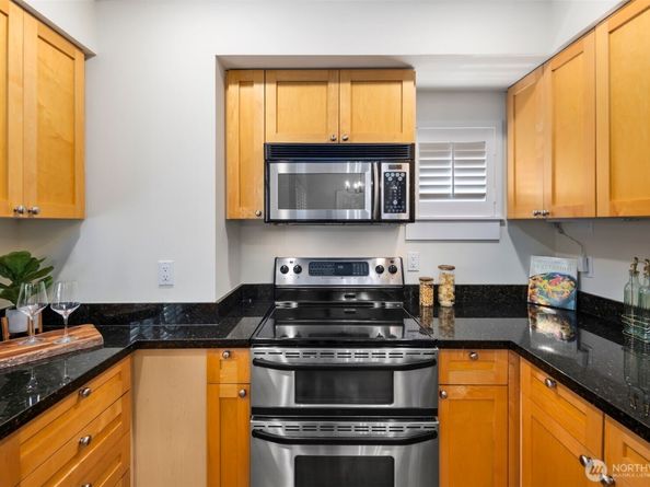 7406 4th Avenue NE, Seattle WA 98115
