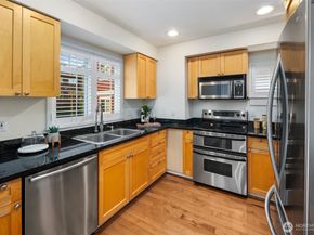 7406 4th Avenue NE, Seattle WA 98115