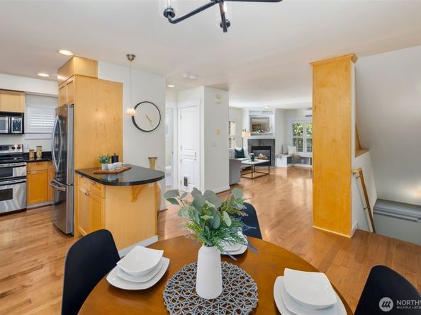 7406 4th Avenue NE, Seattle WA 98115