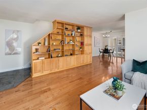 7406 4th Avenue NE, Seattle WA 98115