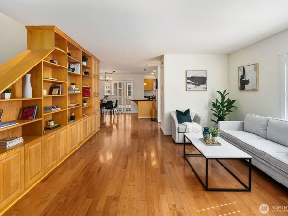 7406 4th Avenue NE, Seattle WA 98115