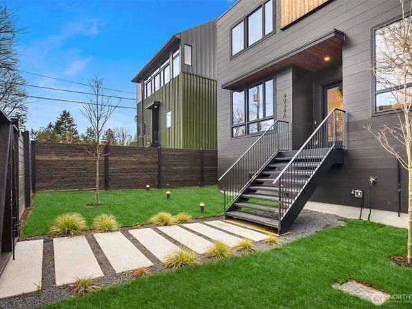 8054 A Brooklyn Avenue NE, Seattle WA 98115