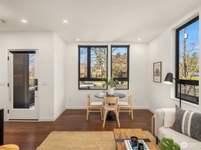 8054 A Brooklyn Avenue NE, Seattle WA 98115
