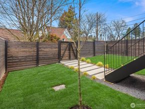 8054 A Brooklyn Avenue NE, Seattle WA 98115