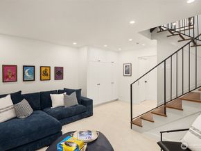 8054 A Brooklyn Avenue NE, Seattle WA 98115