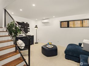 8054 A Brooklyn Avenue NE, Seattle WA 98115