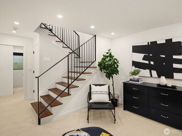 8054 A Brooklyn Avenue NE, Seattle WA 98115