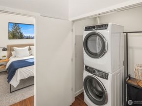 8054 A Brooklyn Avenue NE, Seattle WA 98115