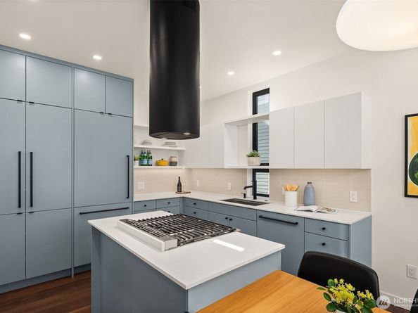 8054 A Brooklyn Avenue NE, Seattle WA 98115