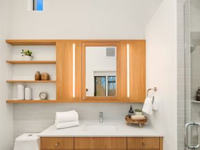 8054 A Brooklyn Avenue NE, Seattle WA 98115