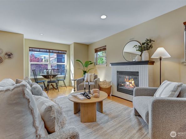 1918 N 46th Street A, Seattle WA 98103