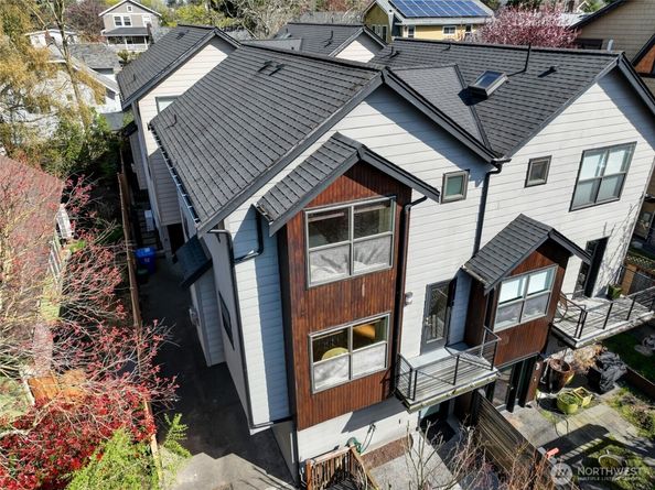 1918 N 46th Street A, Seattle WA 98103