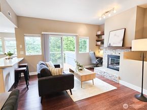 2272 Newport Way NW 14, Issaquah WA 98027