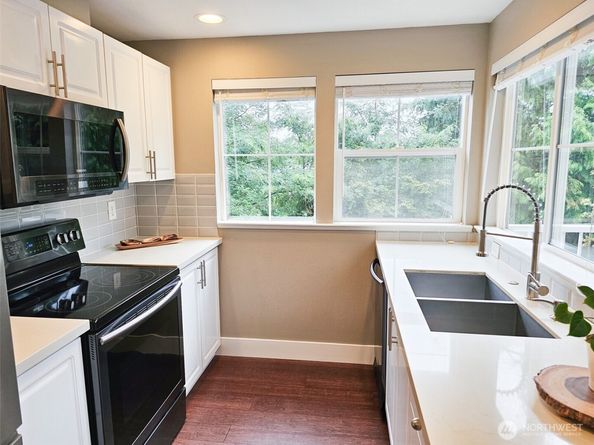 2272 Newport Way NW 14, Issaquah WA 98027