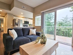 2272 Newport Way NW 14, Issaquah WA 98027