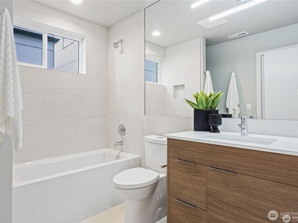 1801 NW 65th Street B, Seattle WA 98117
