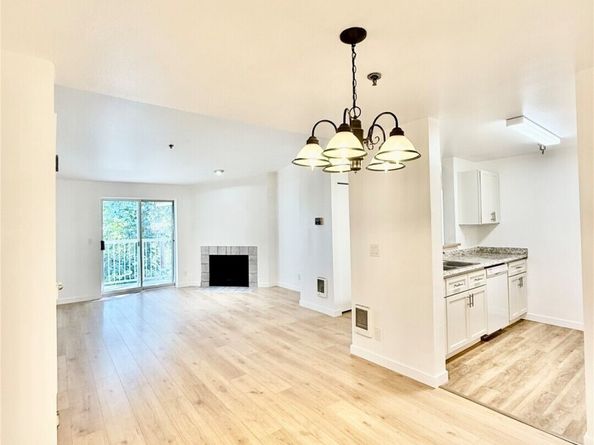 975 Aberdeen Avenue NE E403, Renton WA 98056