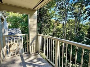 975 Aberdeen Avenue NE E403, Renton WA 98056