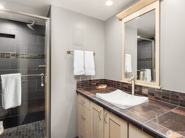 6538 Park Point Way NE, Seattle WA 98115