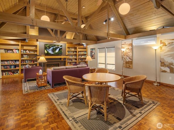 6538 Park Point Way NE, Seattle WA 98115